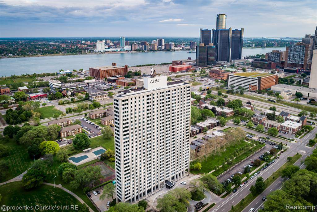 Detroit, MI 48207 2905,1300 E LAFAYETTE Street