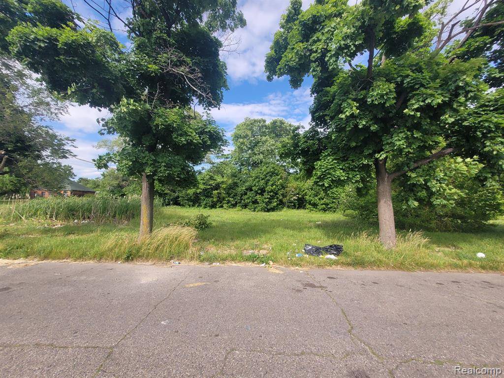 Detroit, MI 48214 5301,4804 SHERIDAN Street
