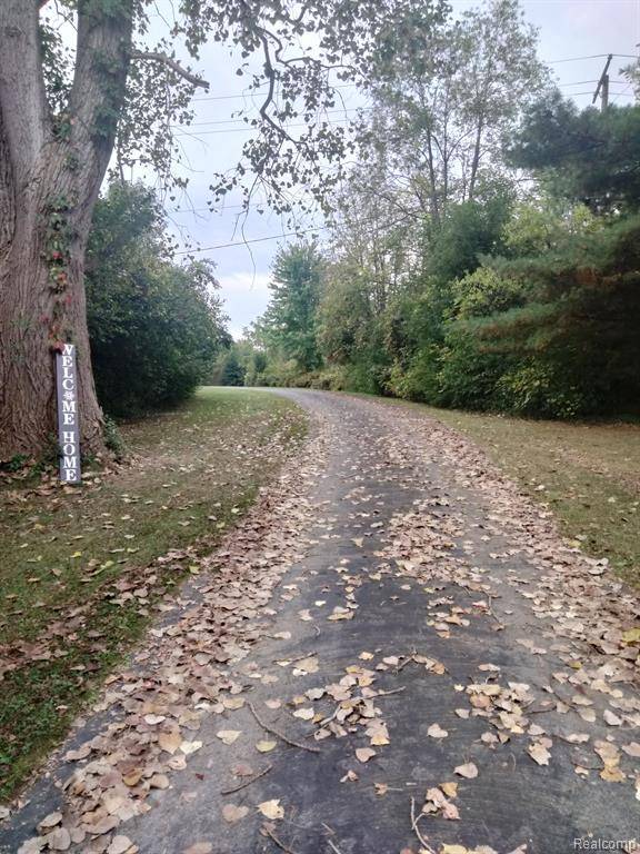 South Lyon, MI 48178 8909,52079 11 MILE Road