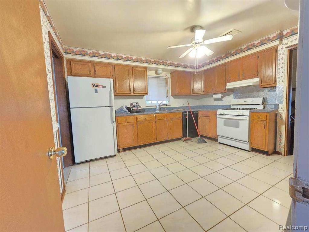 Eastpointe, MI 48021 2739,19005 LISTER Avenue