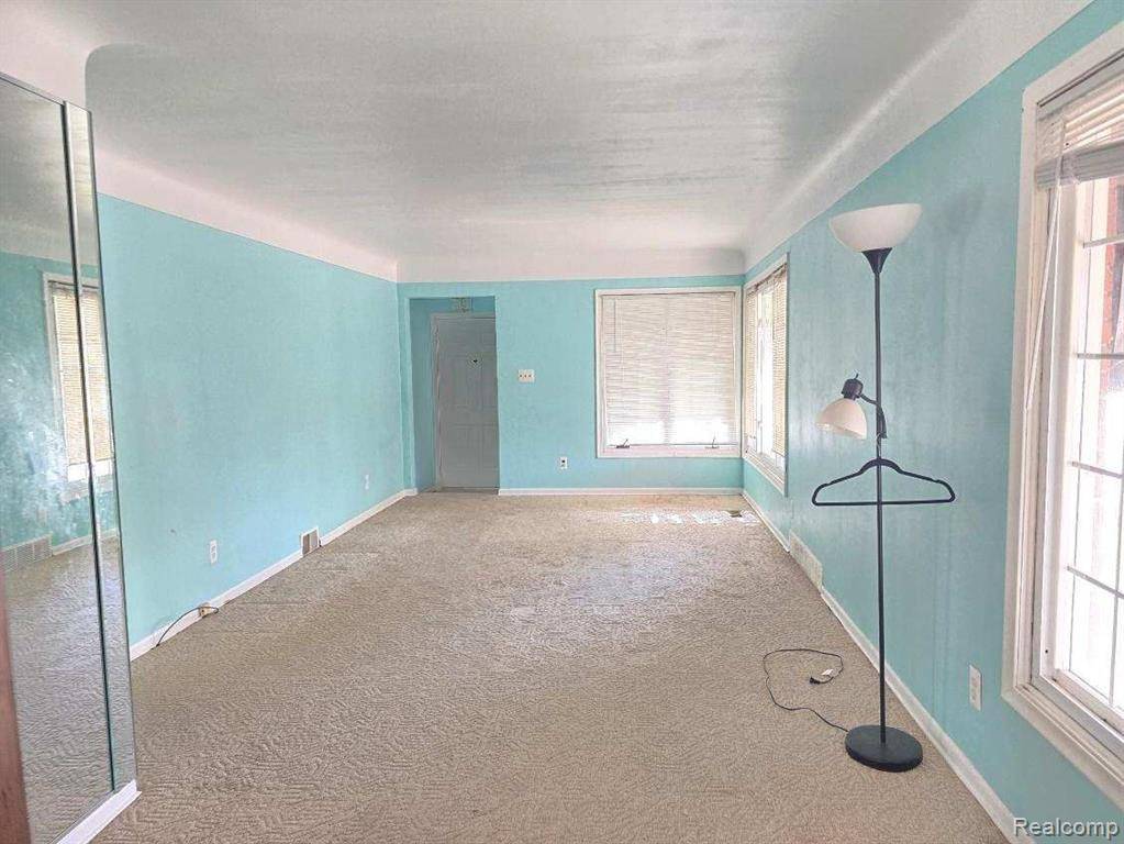 Eastpointe, MI 48021 2739,19005 LISTER Avenue
