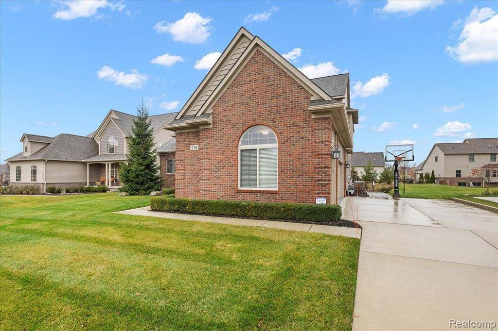 Oxford, MI 48371 3595,776 PINE RIDGE Avenue
