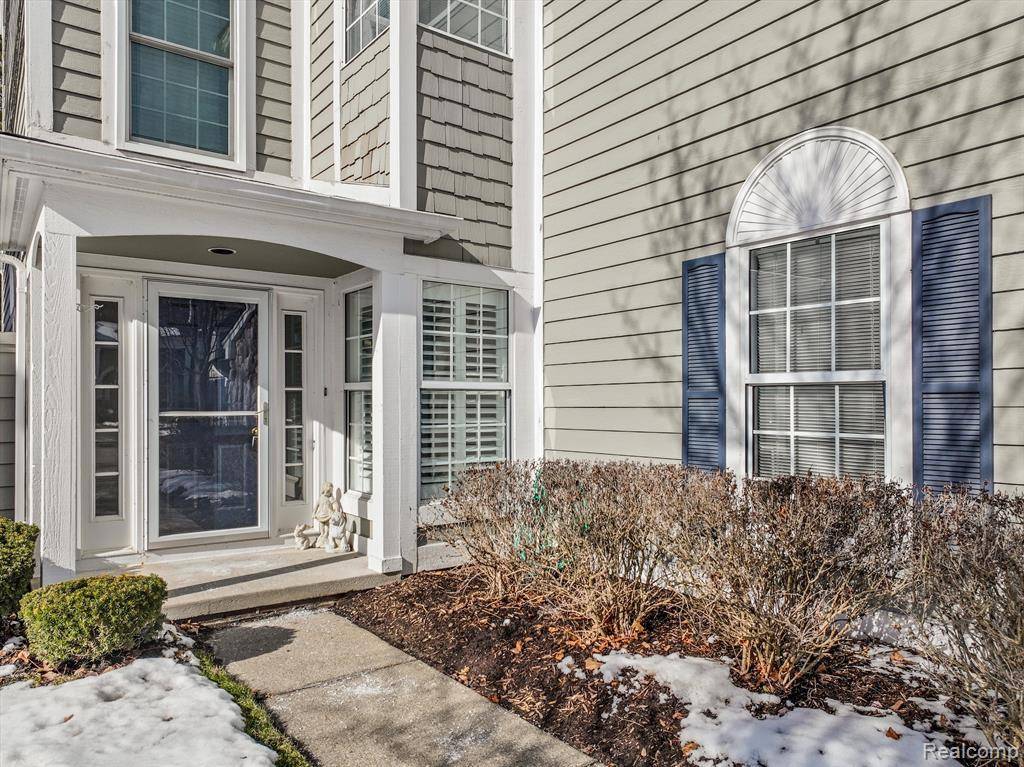 Bloomfield Hills, MI 48304 3806,2090 Eagle Pointe Drive