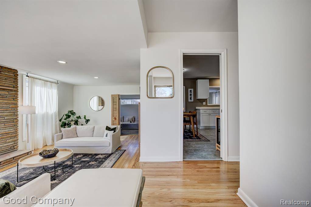 Oak Park, MI 48237 2464,23641 CLOVERLAWN Street