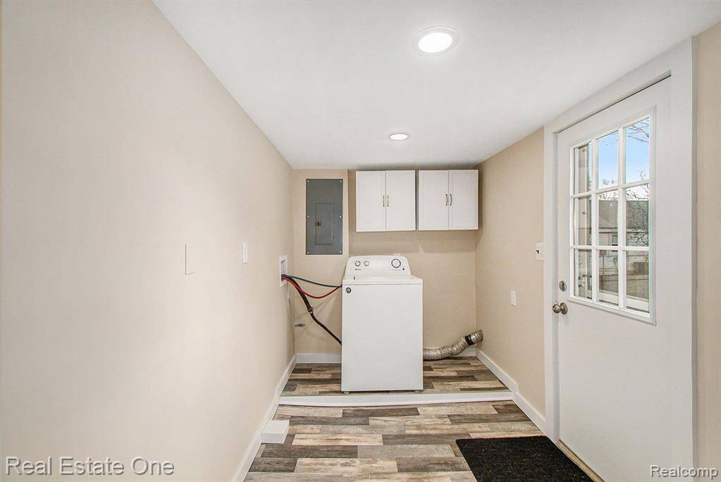 Oxford, MI 48371 4937,54 DIVISION Street