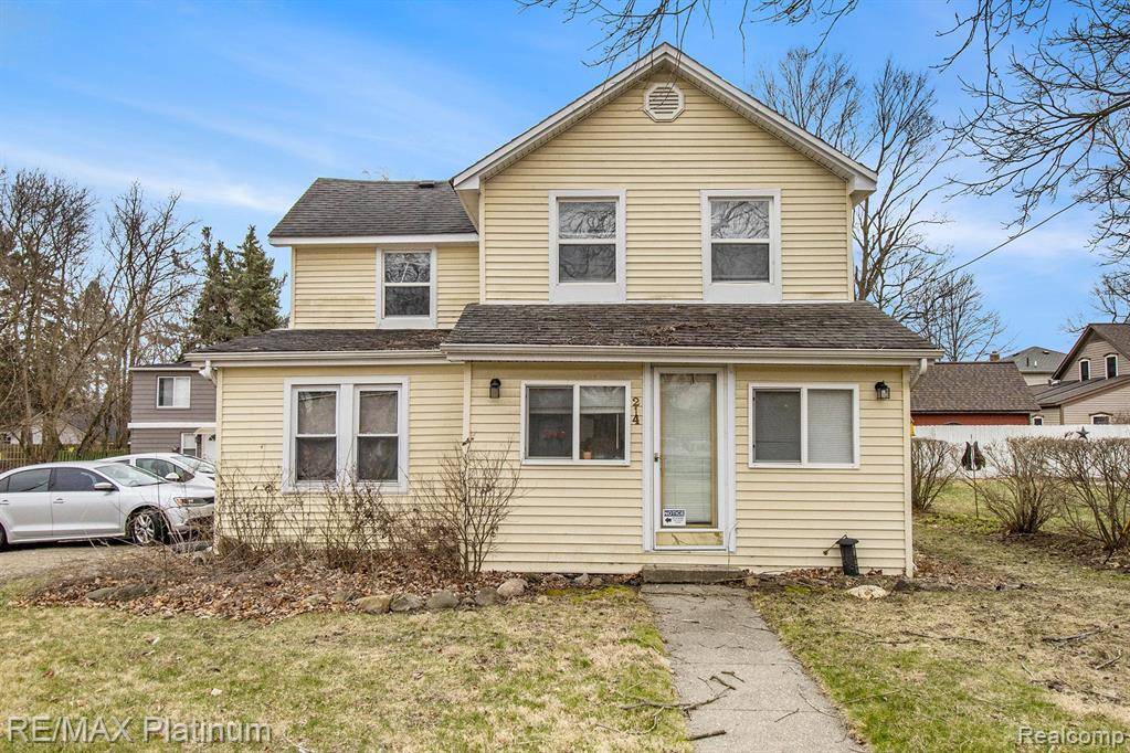 South Lyon, MI 48178 3202,214 DETROIT Street