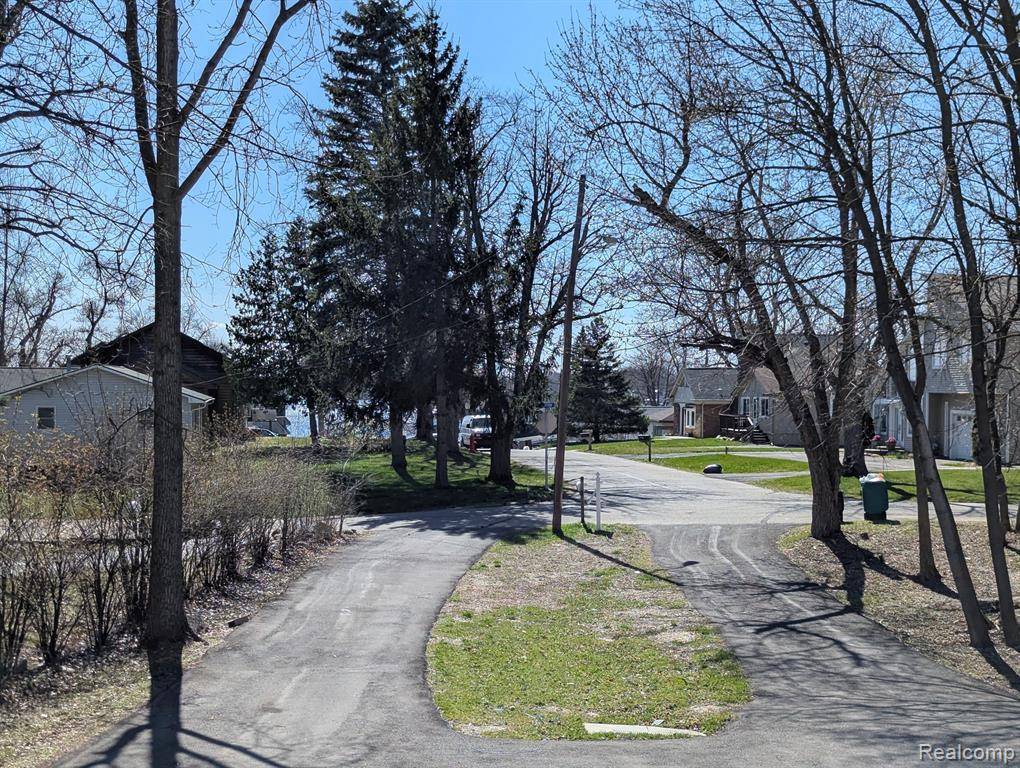Walled Lake, MI 48390,835 Bluffton Street