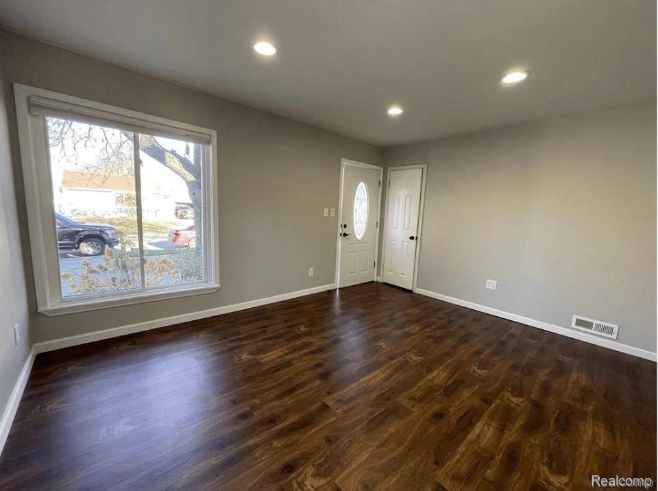 Madison Heights, MI 48071 4041,520 E KALAMA Avenue