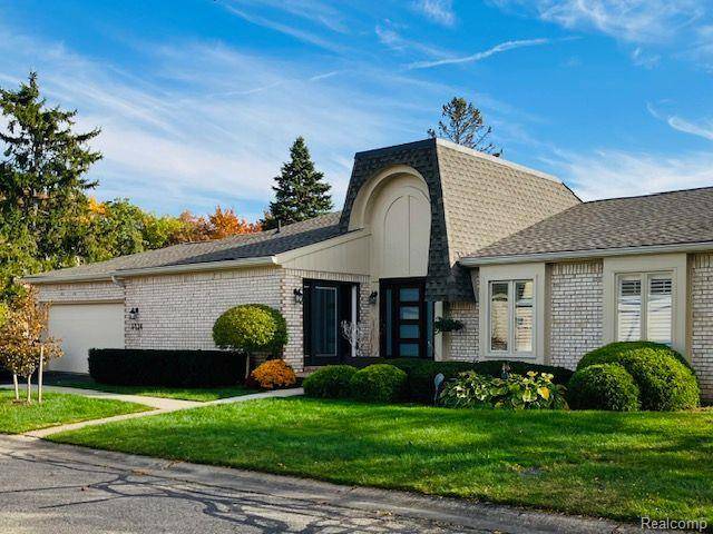 Bloomfield Hills, MI 48302 2867,5134 WOODLANDS Drive