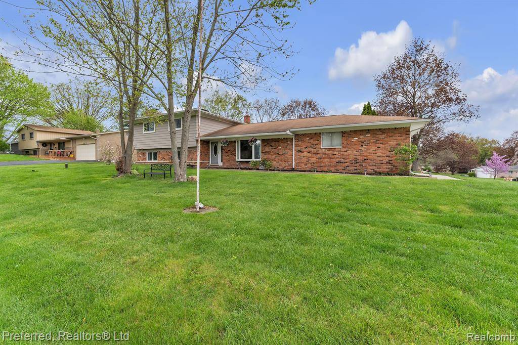 White Lake, MI 48386 2470,8722 WOODSHIRE Drive