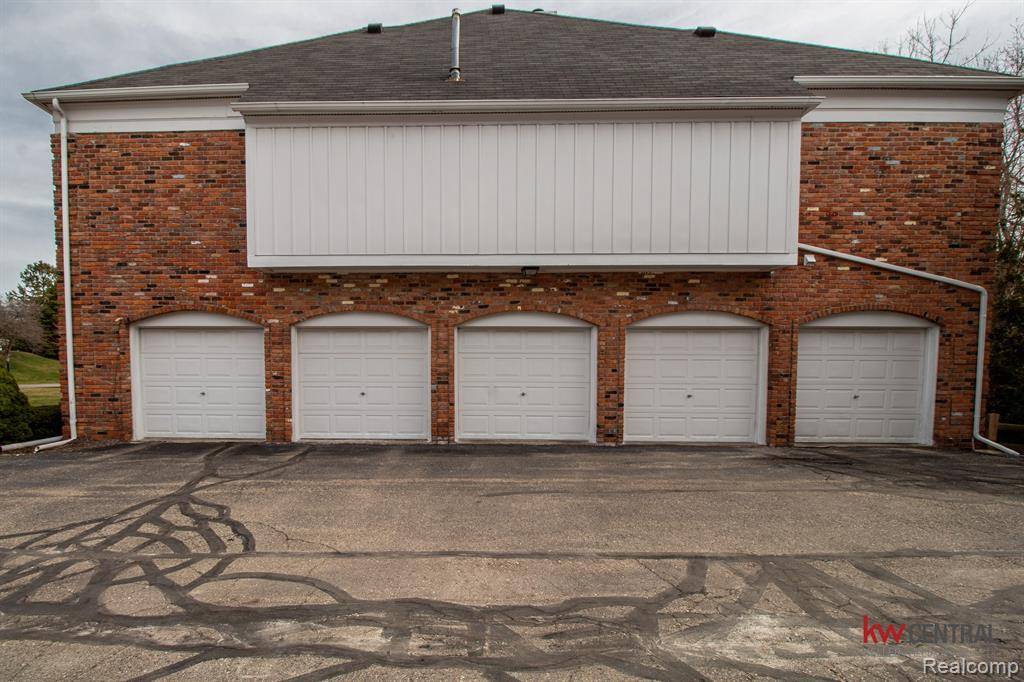 Rochester Hills, MI 48309 2207,1675 HUNTINGTON Park