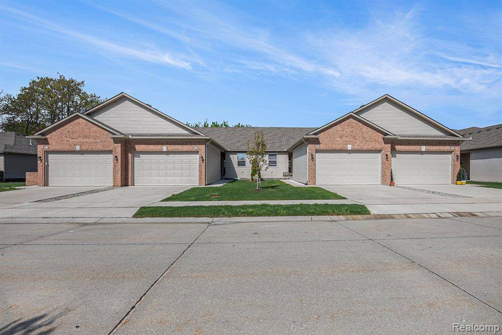 New Baltimore, MI 48051 3939,54313 CAMDEN Circle