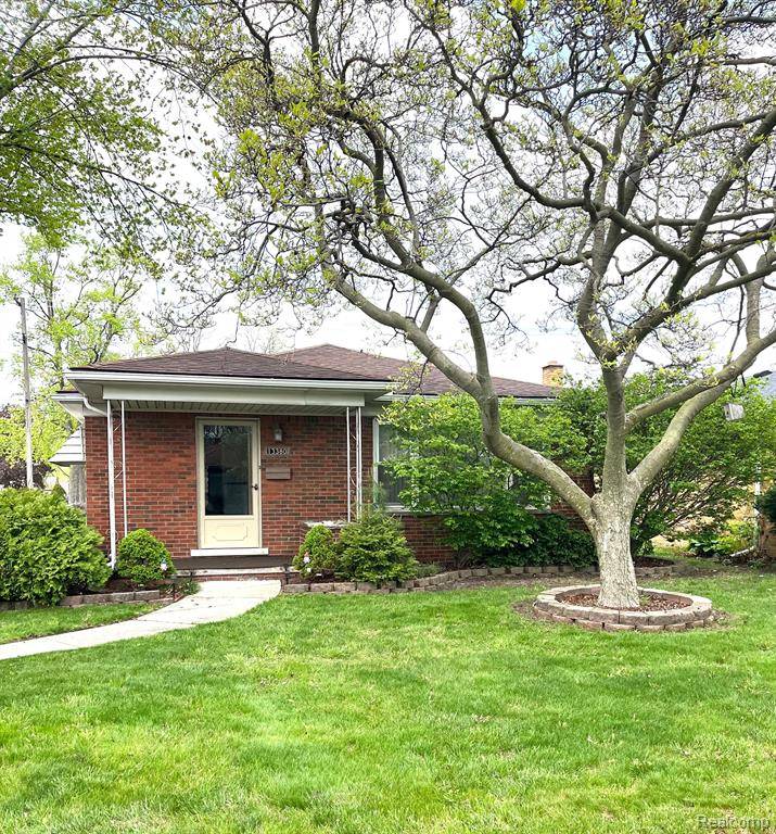 Southgate, MI 48195 1076,13380 EDISON Street