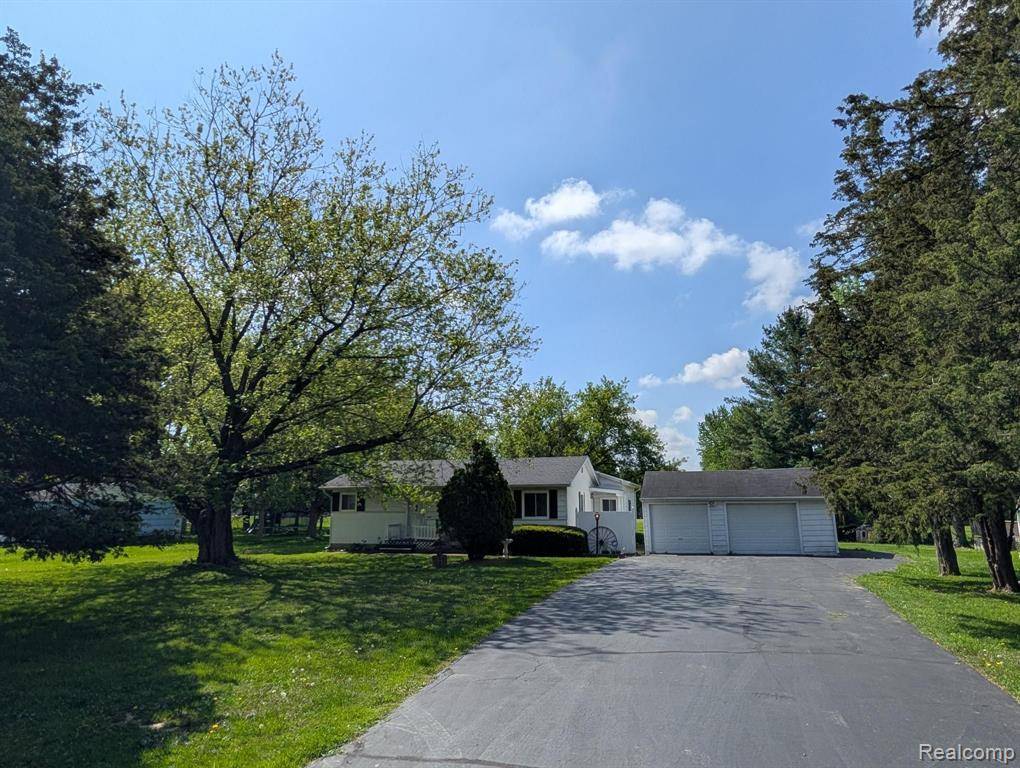 Burton, MI 48509 1908,5062 Kendall Drive