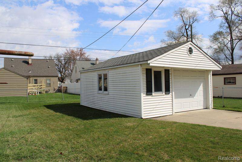 Southgate, MI 48195 3606,13530 BACKUS Street