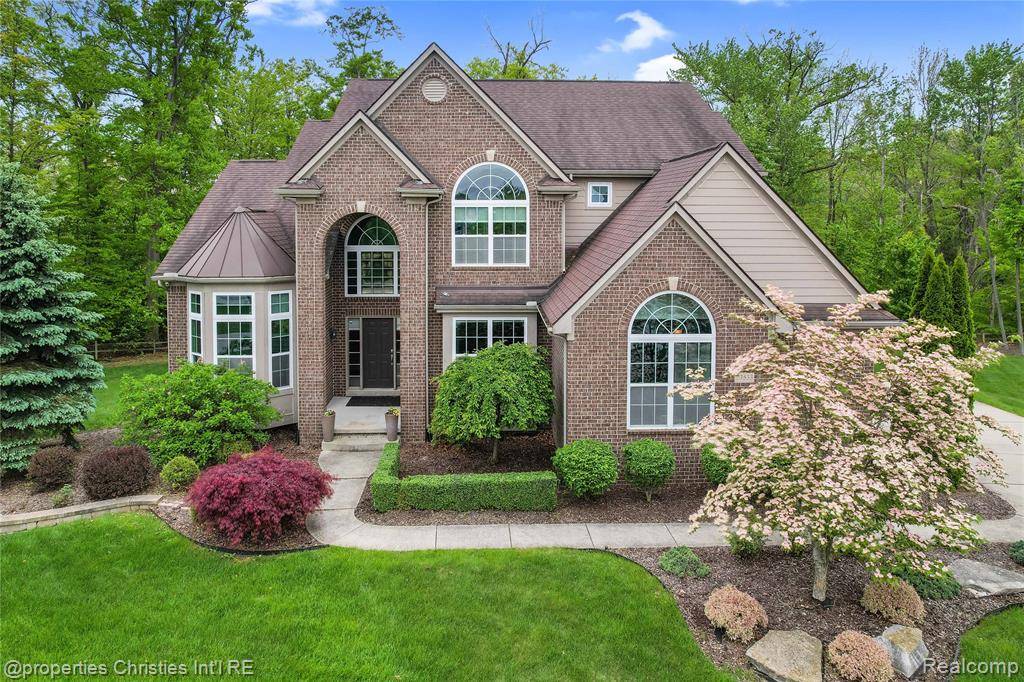 South Lyon, MI 48178 8252,23533 Bristlecone Court
