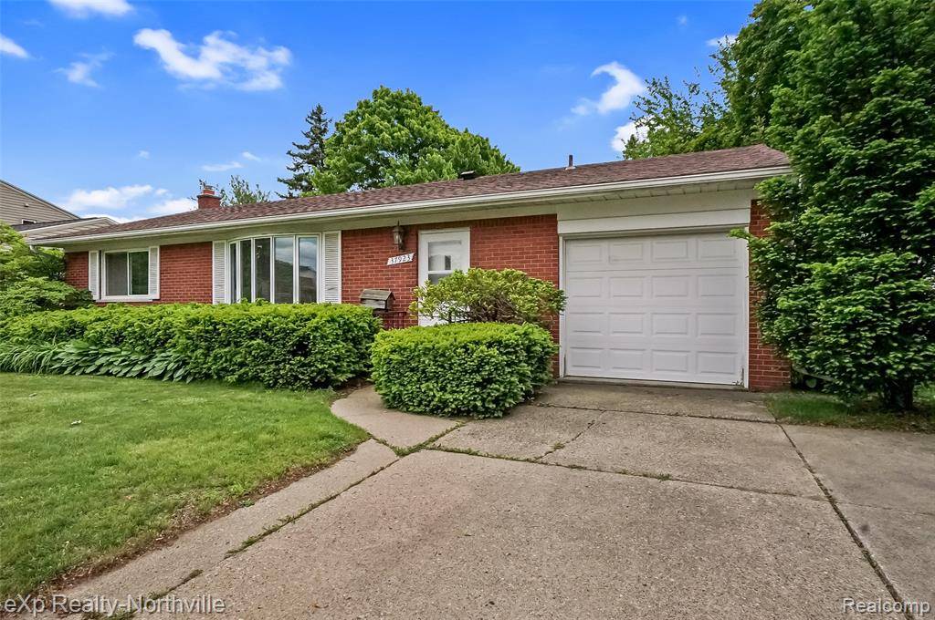 Livonia, MI 48154 4832,37923 Howell Street
