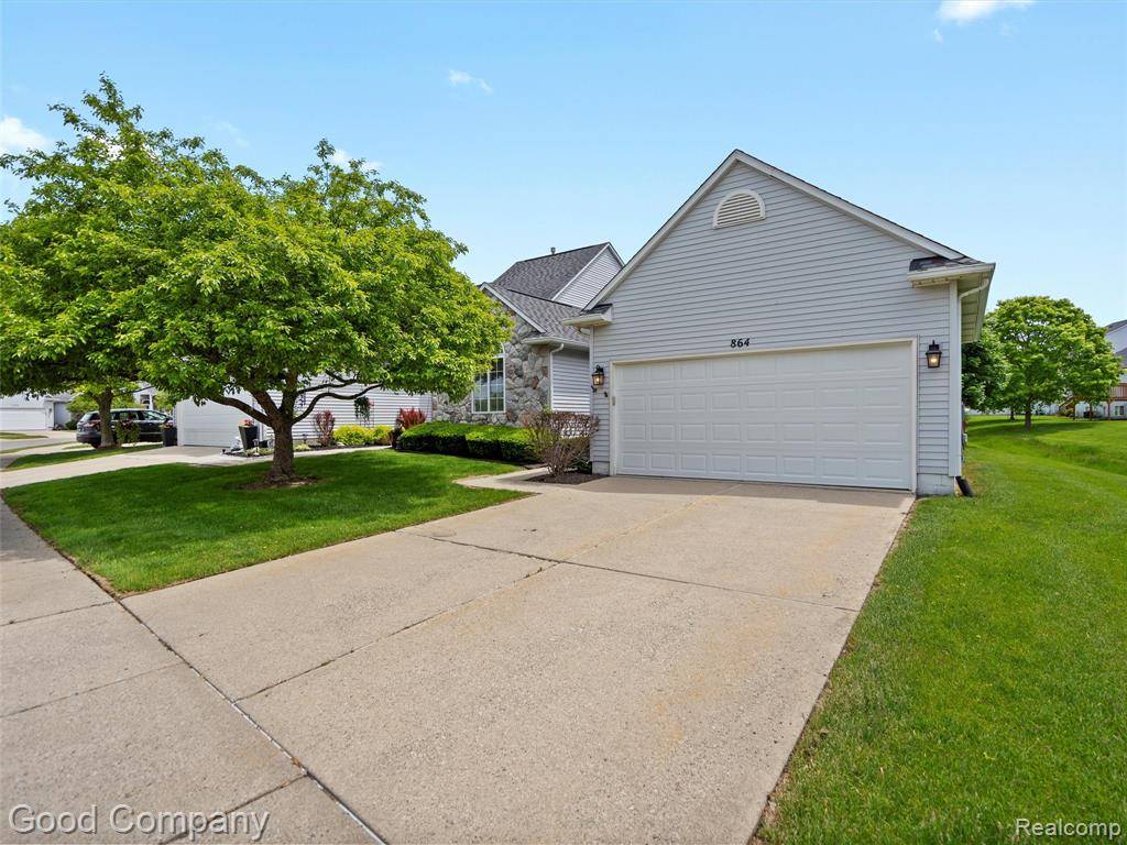 South Lyon, MI 48178 2079,864 Challenging Trail