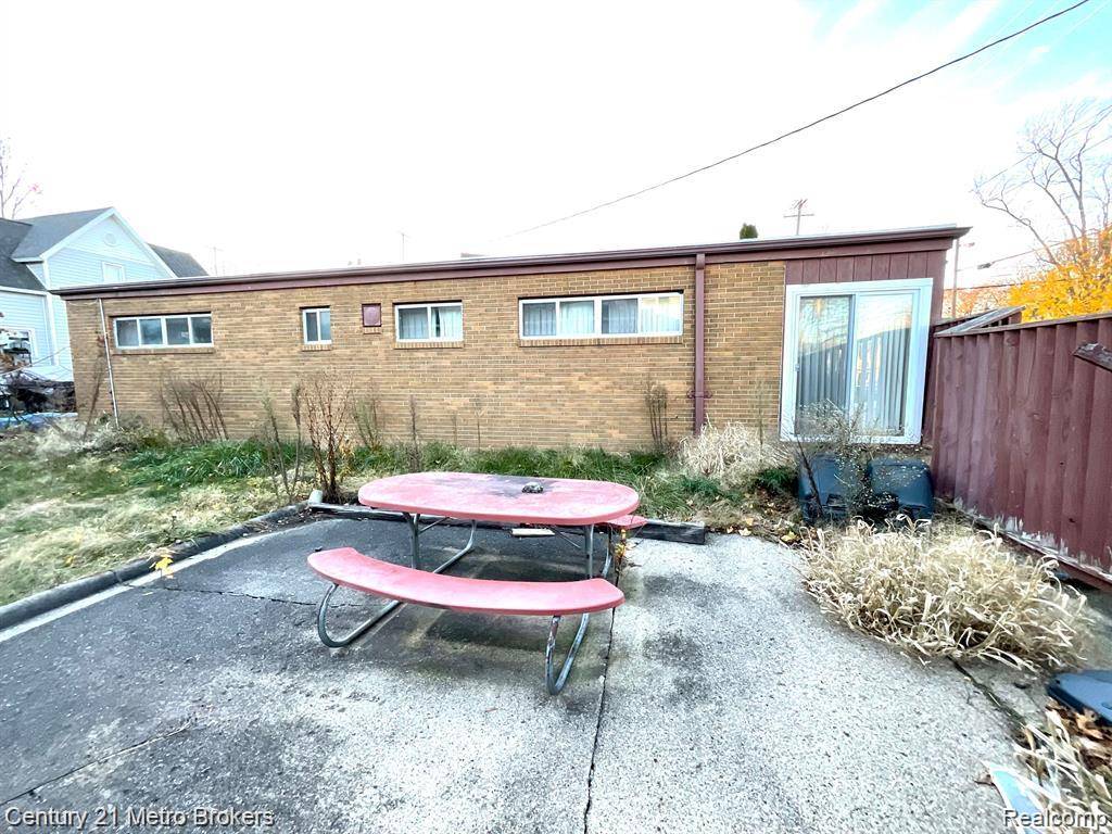 Durand, MI 48429 1423,106 N Marquette Street