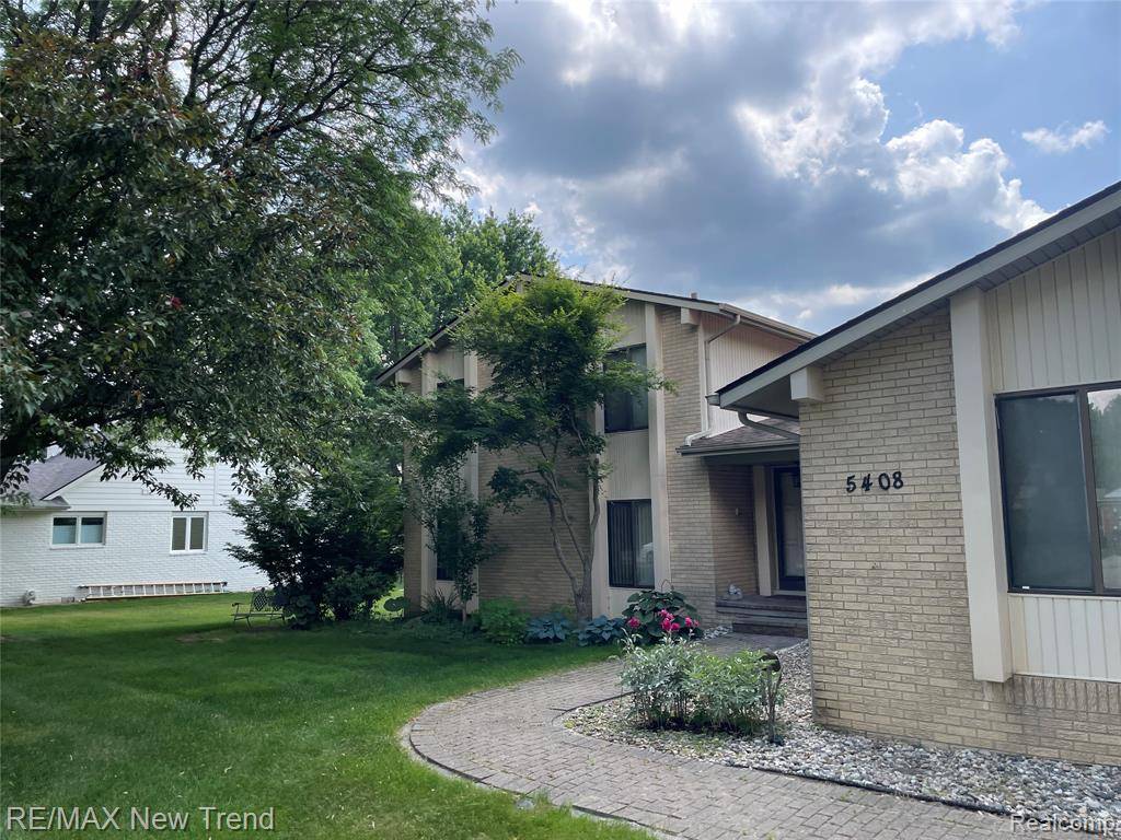 Bloomfield Hills, MI 48302 2560,5408 Vincennes Drive