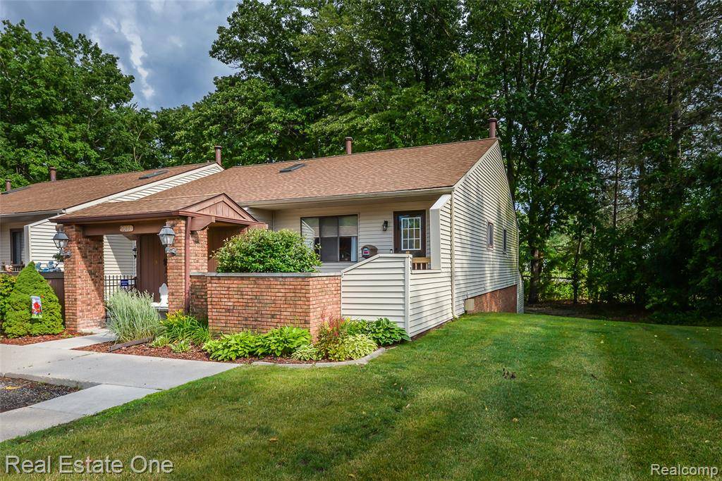 South Lyon, MI 48178,25691 LEXINGTON