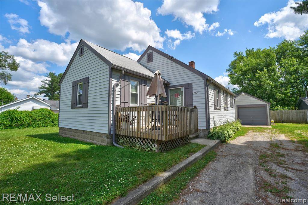 Burton, MI 48529 1614,1452 E McLean Avenue