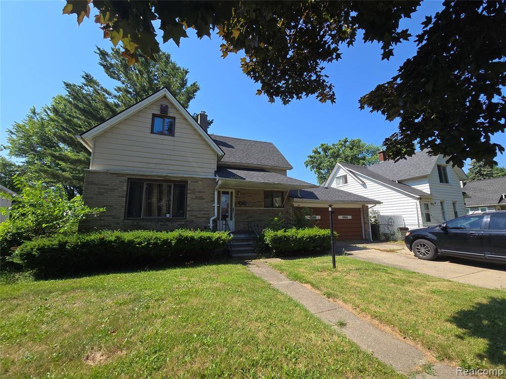 Mount Clemens, MI 48043 5950,46 Michigan Street