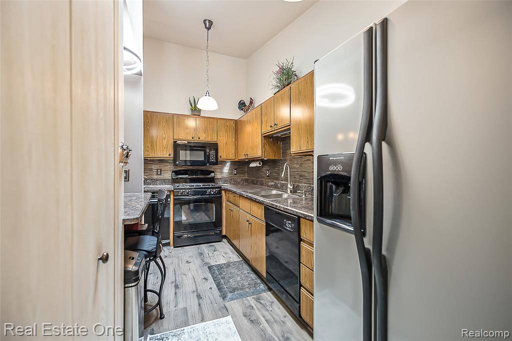 South Lyon, MI 48178,25748 LEXINGTON DR.