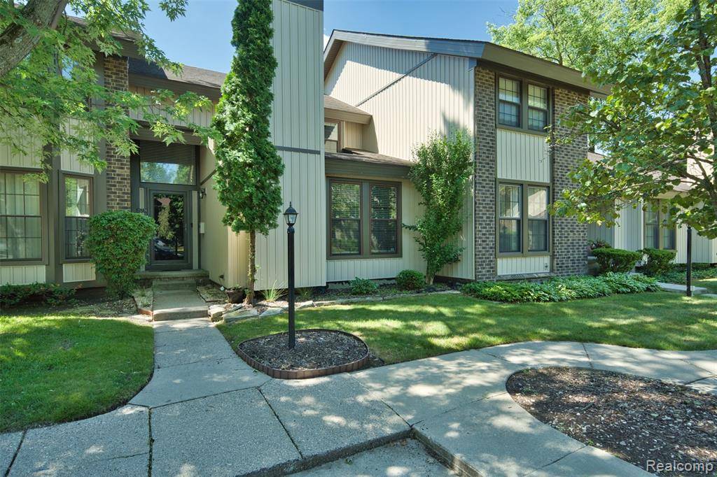 Southfield, MI 48033 2557,25279 Greenbrooke Drive