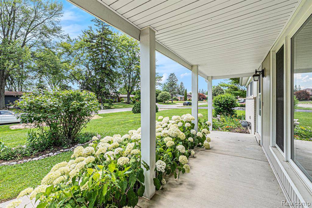 Farmington Hills, MI 48334 3454,28164 Kendallwood Drive