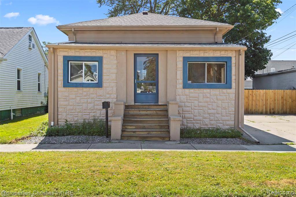 Marine City, MI 48039 3452,128 N Mary Street