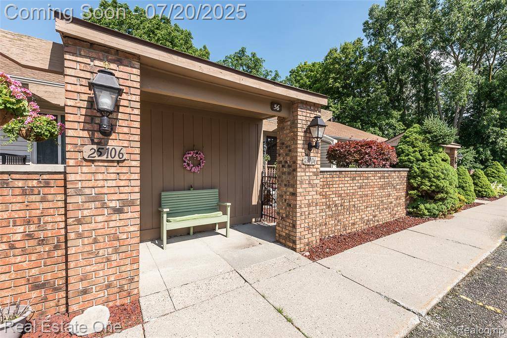 South Lyon, MI 48178,25104 HAMILTON Court