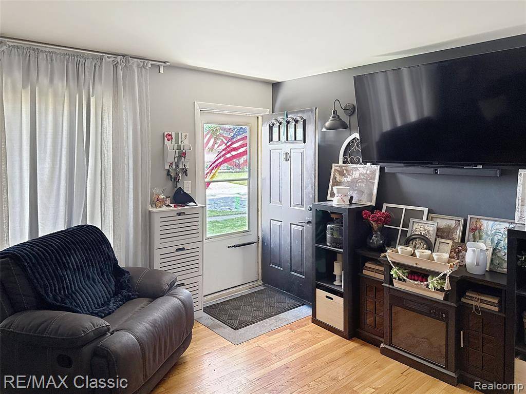 Lincoln Park, MI 48146 3411,3420 Richmond Avenue