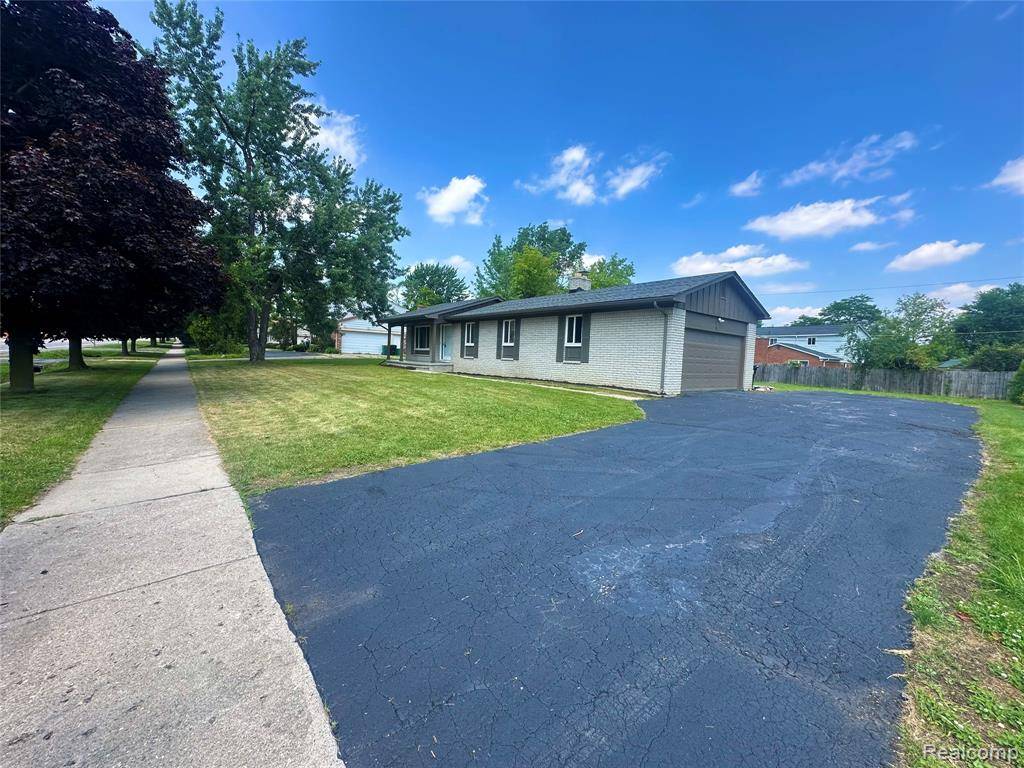 Farmington Hills, MI 48336 1349,25274 Middlebelt Road