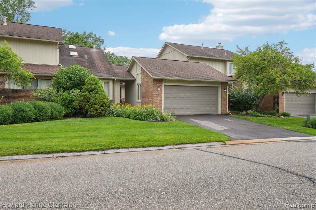 West Bloomfield, MI 48322 1276,5608 Hillcrest Circle