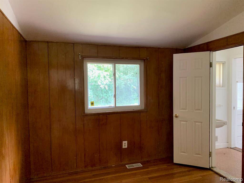 Oak Park, MI 48237,15250 NORTHFIELD