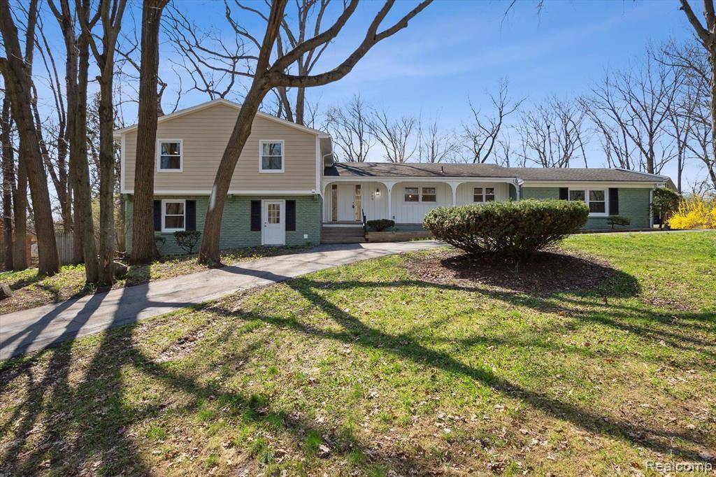 Bloomfield Hills, MI 48304 3017,745 HAWTHORNE Drive