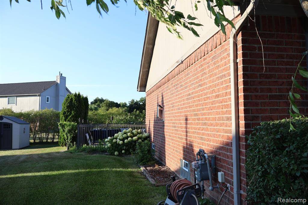 Macomb, MI 48042 5516,23643 Shepherd Lane