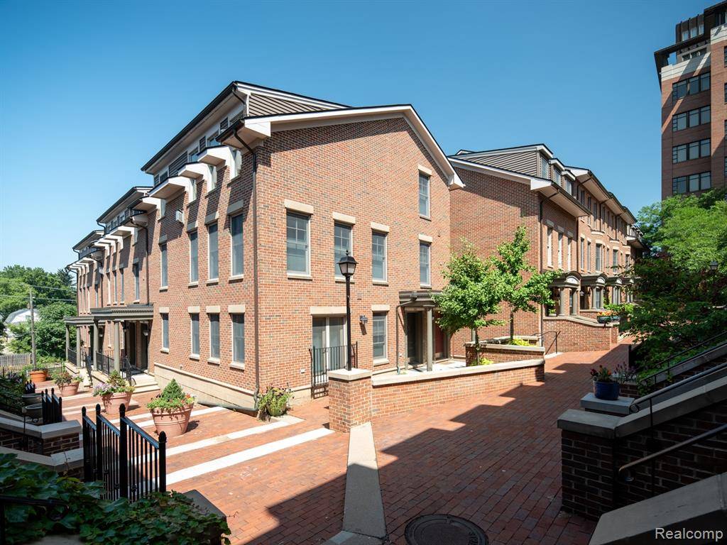 Ann Arbor, MI 48104 2386,164 Ashley Mews Drive