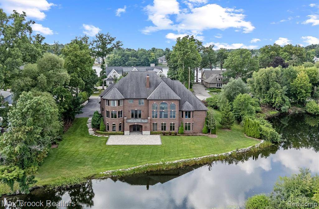 Bloomfield Hills, MI 48302 0733,1456 Lochridge Road