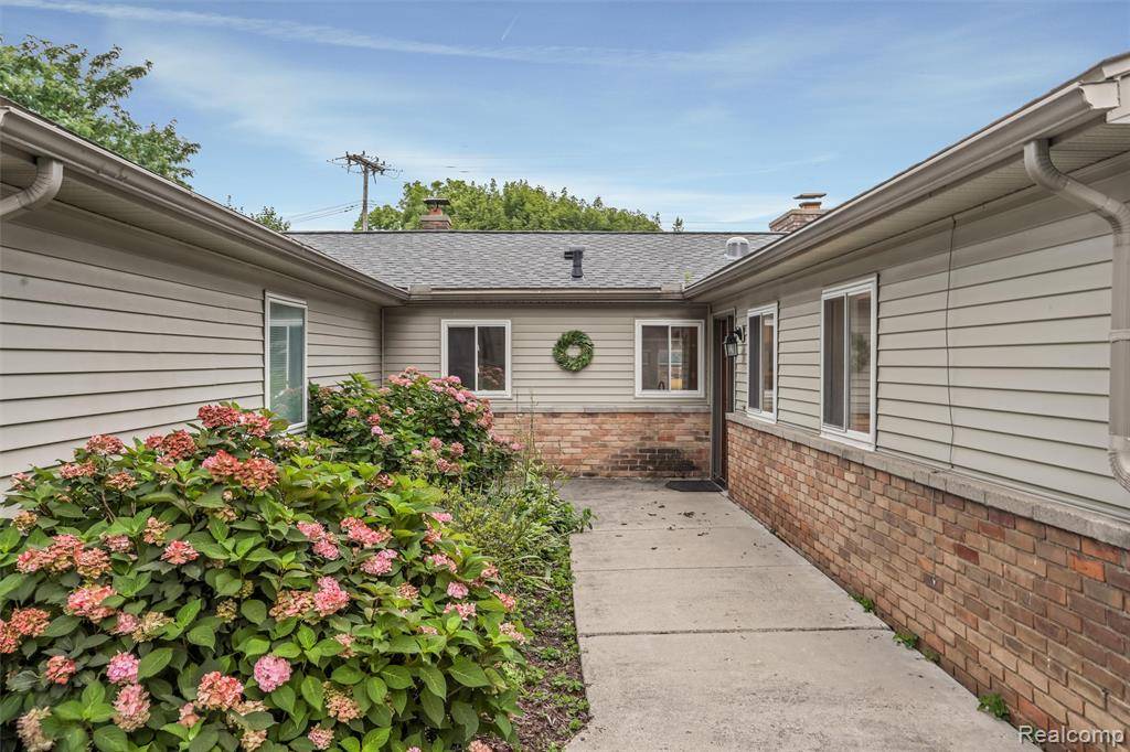 Bloomfield Hills, MI 48302 4020,5908 Burnham Road