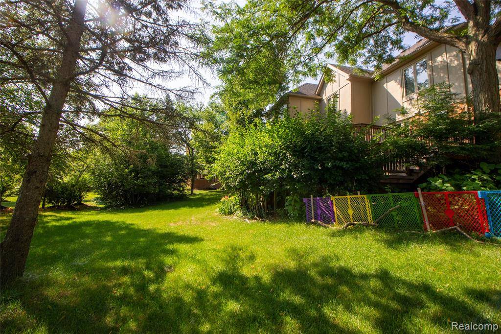 Bloomfield Hills, MI 48304 1862,3066 Woodcreek Way
