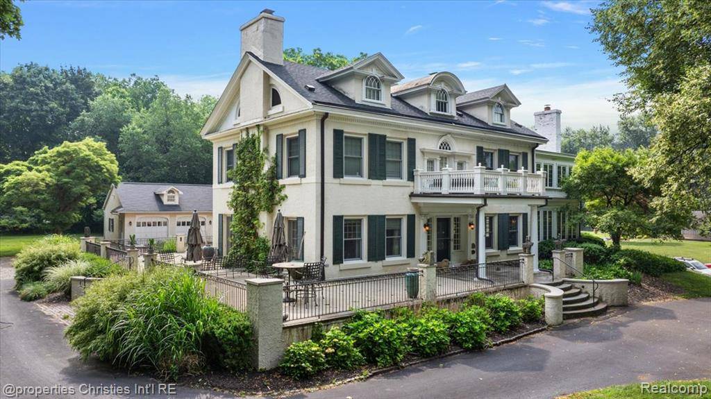 Bloomfield Hills, MI 48304 3743,777 Kensington Lane
