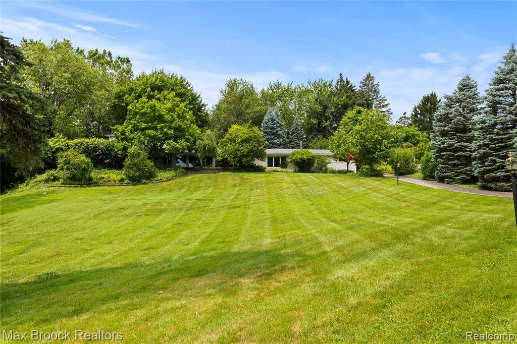 Bloomfield Hills, MI 48302 2626,5340 Franklin Road