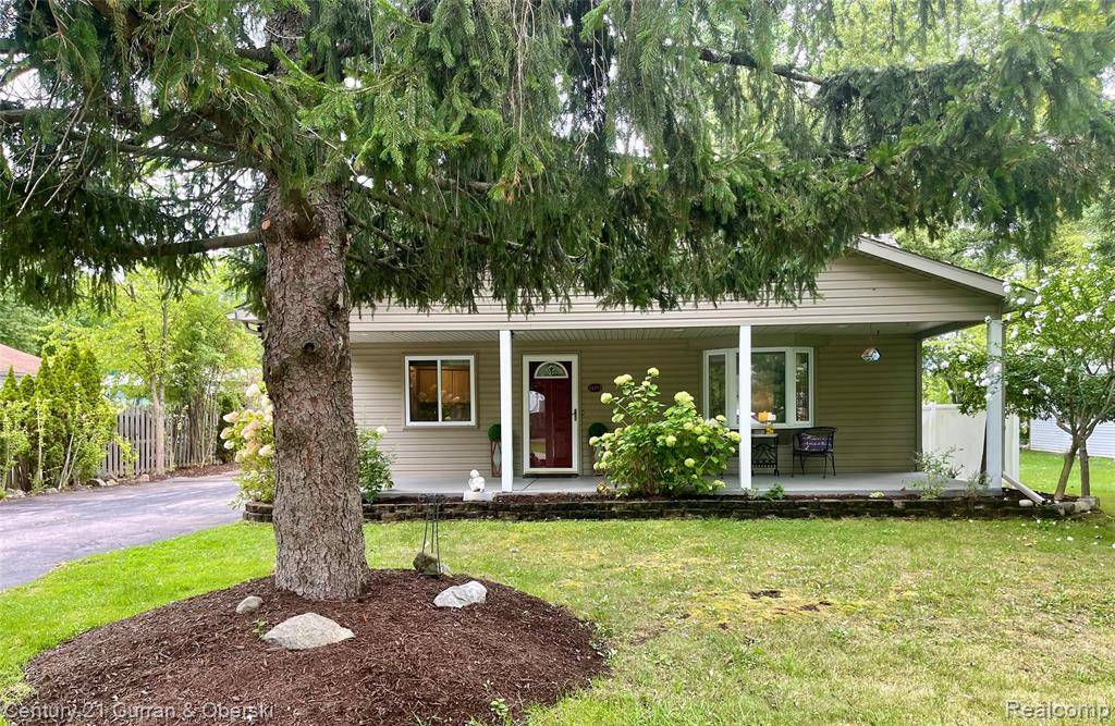 Farmington Hills, MI 48335 5038,34794 Rhonswood Street