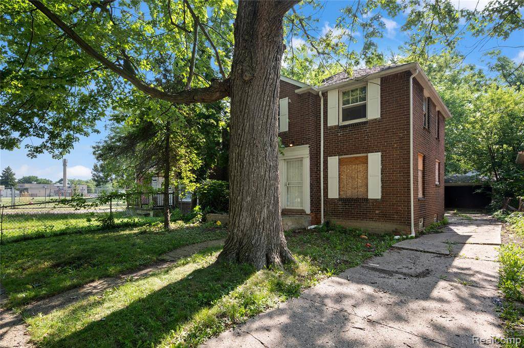 Detroit, MI 48224 2420,10438 Wayburn Street