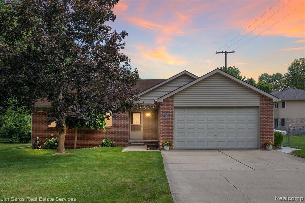 Clinton Township, MI 48035 1423,36052 Capper Drive