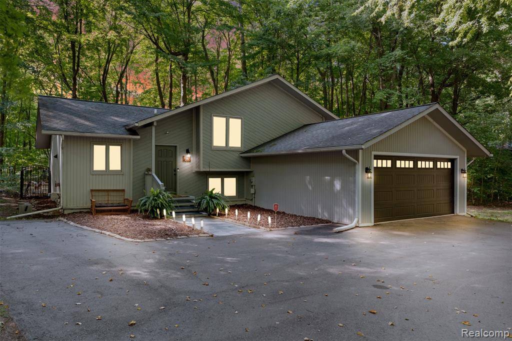 Lake Orion, MI 48362 1051,4365 Rose Court