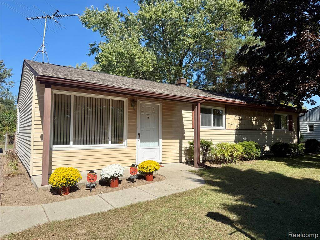 Clarkston, MI 48346 3755,4730 Pinedale Avenue