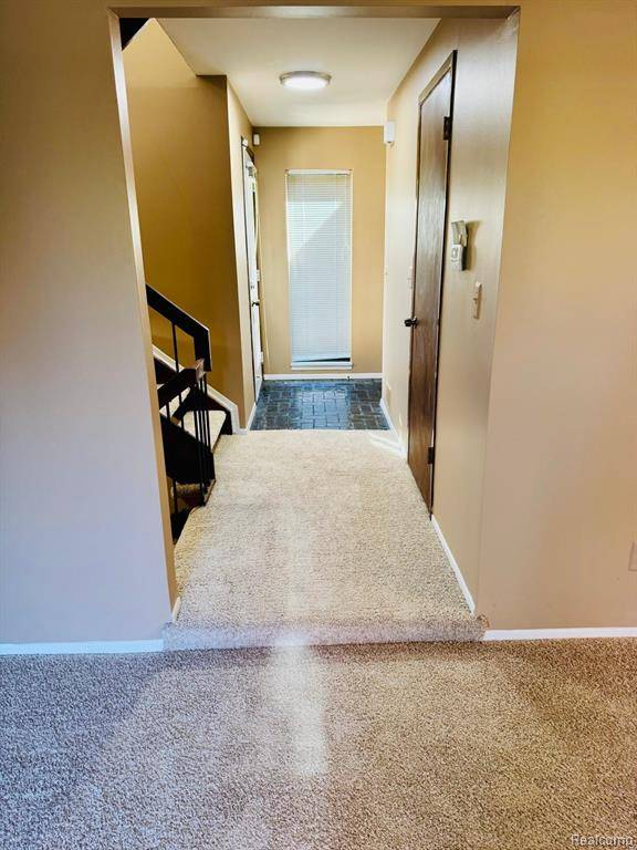 West Bloomfield, MI 48322 2135,5214 Brett Court